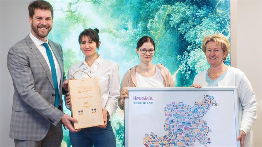 Am Montag startete die neue Hornsteiner Kassenärztin, Bernadette Weninger, den Ordinationsbetrieb im Gesundheitszentrum. Auch Bürgermeister Christoph Wolf besuchte sie und ihr Team bei der Eröffnung.