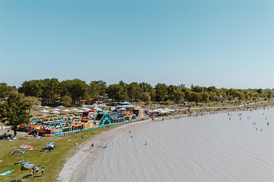 Am Podobeach in Podersdorf erwies sich unter anderem die Hüpfburganlage als Besuchermagnet.