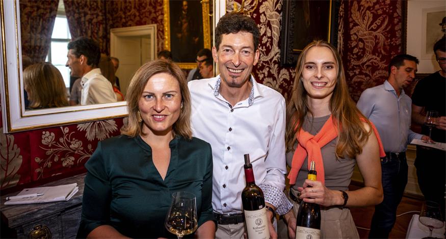 Andreas und Christina Kollwentz mit Verena Klöckl von der Landwirschaftskammer