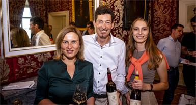 Andreas und Christina Kollwentz mit Verena Klöckl von der Landwirschaftskammer