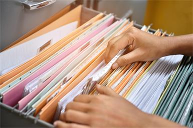 Anfragen müssen seit Inkrafttreten des Informationsfreiheitsgesetzes innnerhalb von vier Wochen beantwortet werden.