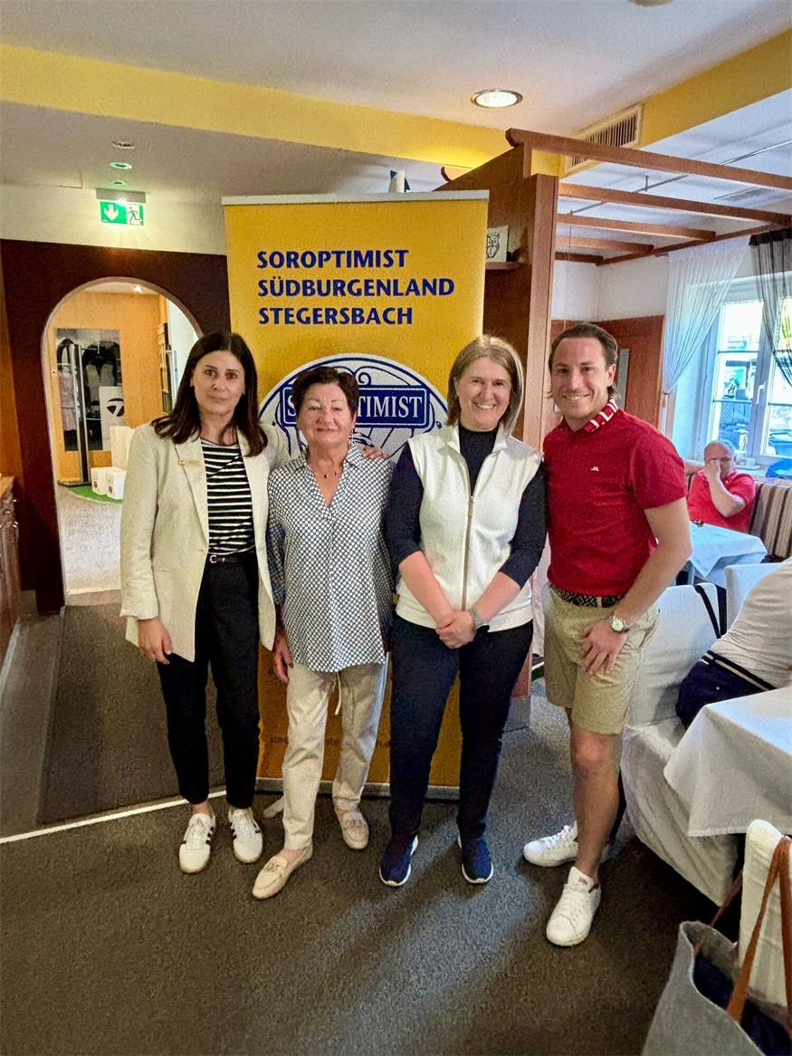 Angelika Senninger, Elfi Schmidbauer, Astrid Wilfing, Abteilungsleitung Golf Allegria Golfschaukel & Golfclubpräsident Patrick Oswald