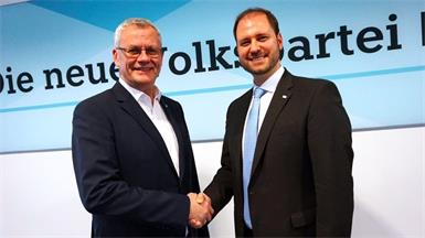 Angeschlagen nach der Wahl. ÖVP-Landesobmann Christian Sagartz berichtete am Montag von Rückhalt im Parteivorstand. Währenddessen wird schon über Vorgänger Thomas Steiner als möglichen Nachfolger spekuliert.