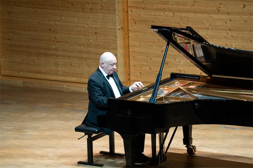 Anlässlich seines Geburtstags und als Dank für die jahrelange gute Zusammenarbeit bedankte sich Boris Bloch mit einem Festkonzert beim Franz Liszt Verein. 