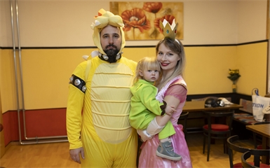 Anna, Ioan und Aurelia Sarca waren in der Welt von Super Mario unterwegs.