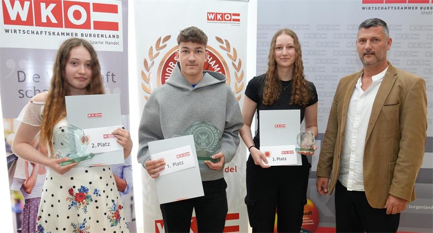 Anna Kravets (Kastner Abholmarkt und Gastrodienst Ges.m.b.H., Eisenstadt), Simon Fellinger (Sport Pilz GmbH – INTERSPORT, Oberwart), Johanna Maria Schütz (MK Sportartikel GmbH, Mattersburg) und René Mahlknecht (Obmann Landesgremium Maschinen- und Technologiehandel) (v. l.)