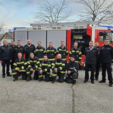 Applaus für die fünf Feuerwehrmänner, die mit Erfolg die technische Leistungsprüfung absolvierten.