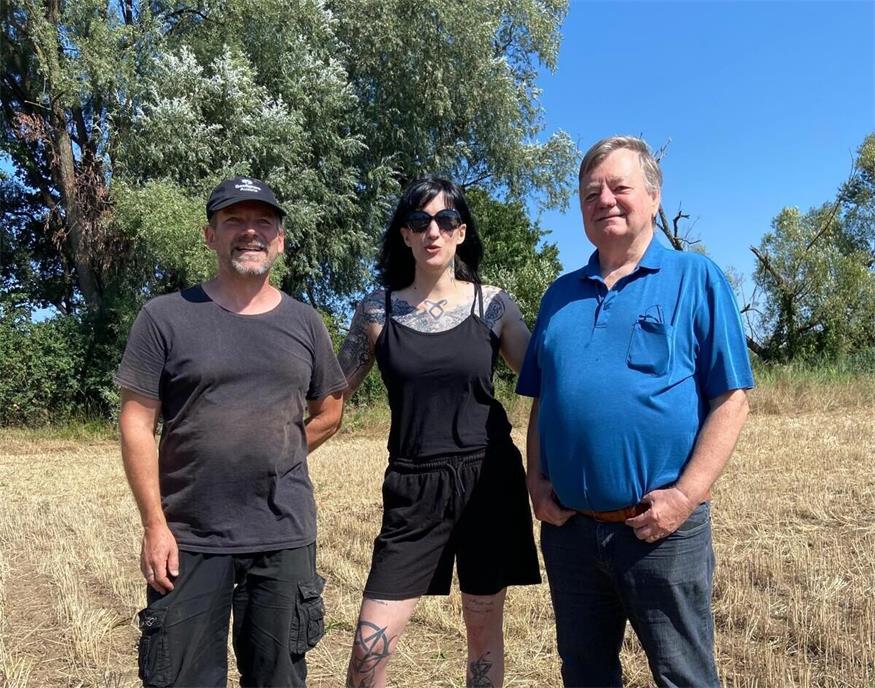 Archäologin Manuela Thurner mit Heimatforscher Franz Lang (re.) und Mario Wallner (li.) von Geosphere Austria. Foto: Stadtgemeinde Güssing/Keglovits