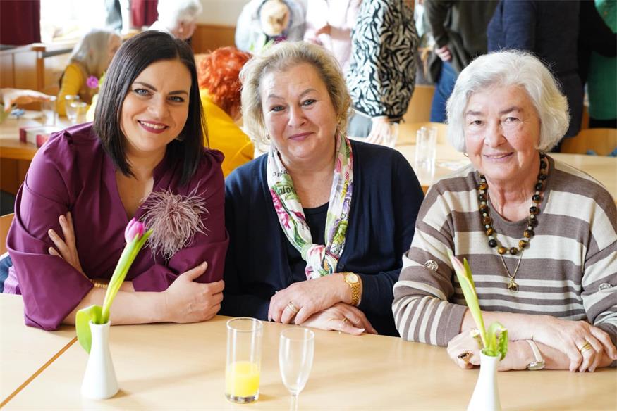 Astrid Eisenkopf hatte ein offenes Ohr für Ingrid Mandl und Juliane Posch.