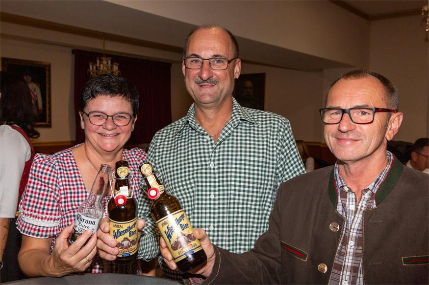 O'zapft war's beim Bockbieranstich des Sportvereins