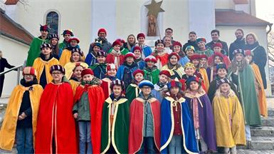 Auch Anfang 2026 waren in Neudörfl wieder viele Kinder und Jugendliche sowie Begleitpersonen in ihrer Freizeit im Ort unterwegs, um Spenden zu sammeln. Damit werden Projekte in Afrika, Asien und Lateinamerika unterstützt.