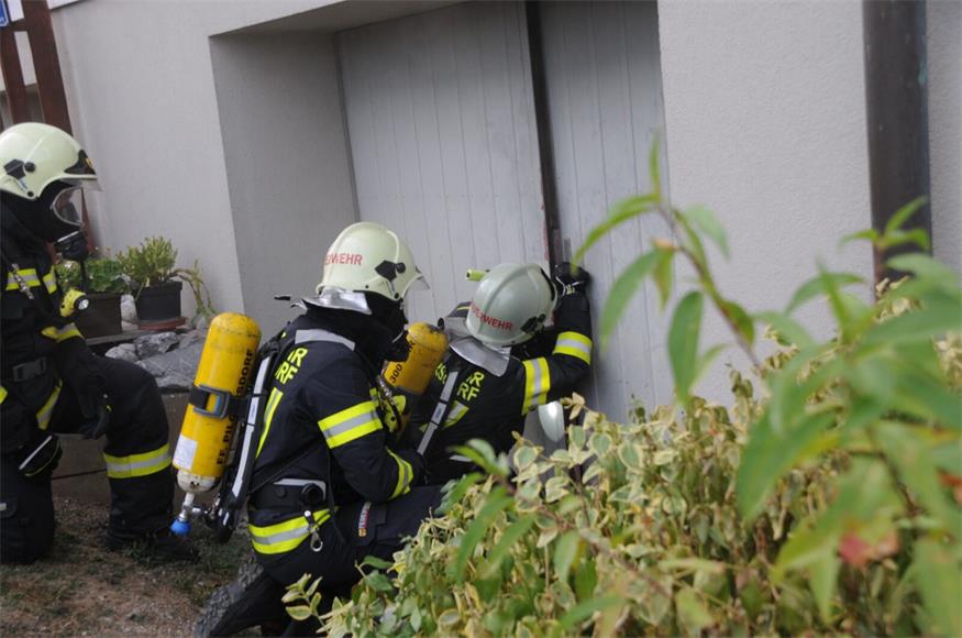 Auch Atemschutztrupps wurden zur Brandbekämpfung eingesetzt.