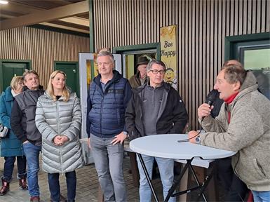 Auch Bildungslandesrätin Daniela Winkler (2.v.l.) und Bürgermeister Werner Friedl (r.) waren beim 1. Zurndorfer Martinimarkt zugegen. Foto: zVg / Marktgemeinde Zurndorf