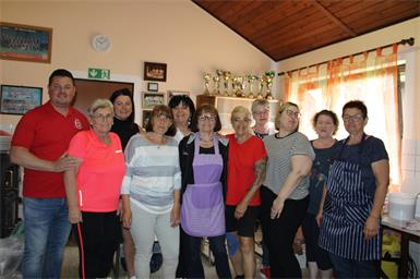 Auch Bürgermeister Michael Kefeder, Renate Kremsner, Lockenhaus' Ortsvorsteherin Karina Schermann, Ingrid Stifter, Pensionistenverband-Obfrau Gabriela Schermann, Christl Baldauf, Monika Lippert, Heidi Harter, Isabell Wiesinger, Christina Schermann und Sissi Rosner halfen mit, den Gästen einen schönen Nachmittag zu bereiten.