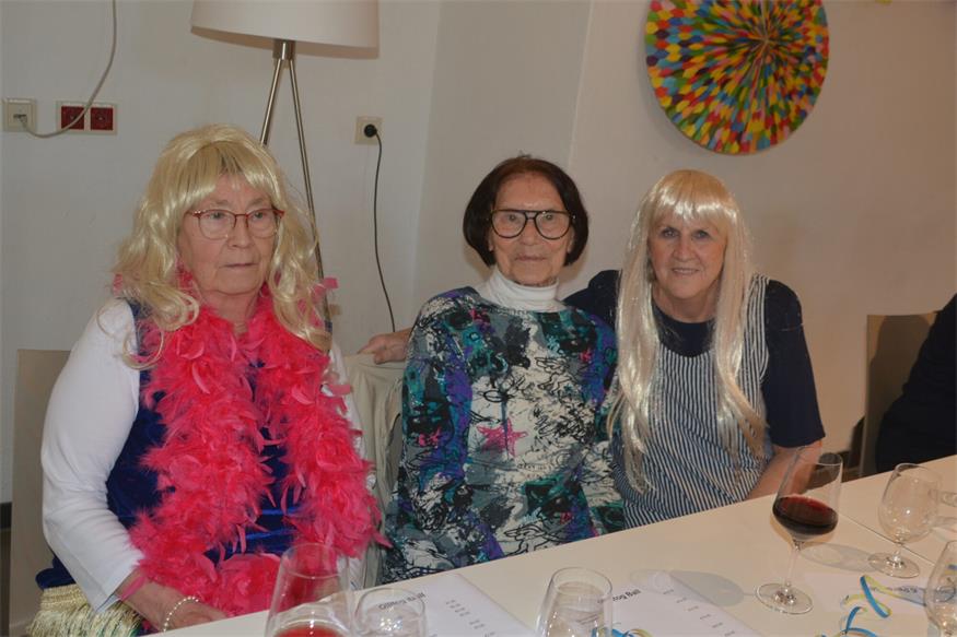 Kunterbunte Premiere für Donnerskirchener „Ollitog Ball“