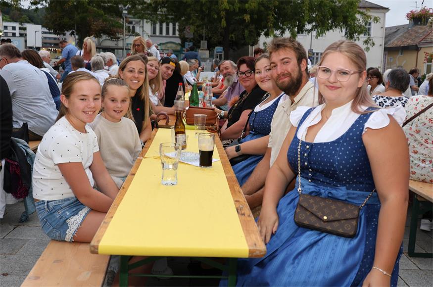 Grillparty vor der Haydnkirche
