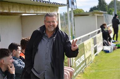 Auf Siegeskurs. Aber bald nicht mehr für Winden, denn Trainer Martin Grabenbauer ist ab Mitte Juni „frei" für einen neuen Arbeitgeber. 
