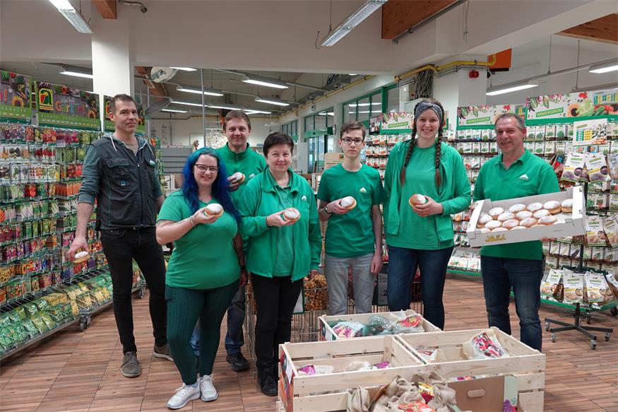 Betriebe im Bezirk Oberpullendorf mit leckeren BVZ-Krapfen überrascht
