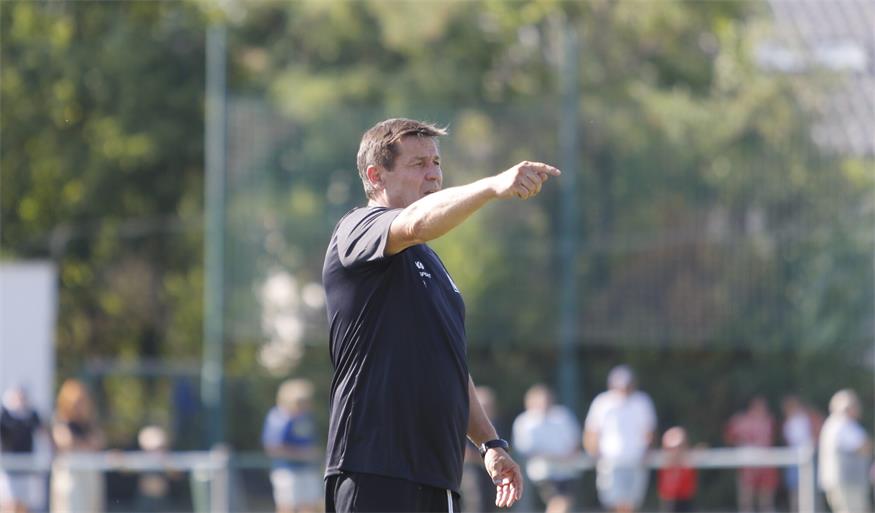 Auf nach Eberau. Coach Zoltan Fekete und seine Pamaner wollen in Eberau wieder in die Spur finden.