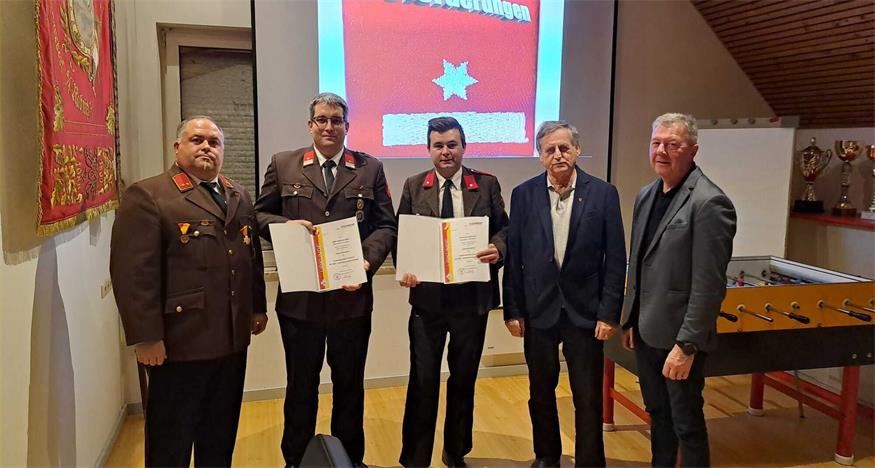 Auszeichnungen. Das Verdienstzeichen des Landesfeuerwehrverbandes in Bronze wurde Sebastian Böhm und Kevin Ohr von Kommandant Michael Markovits, Bürgermeister Herbert Schedl und Vizebürgermeister Stefan Rabel übergeben.
