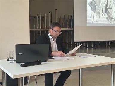 Autor Karl Kraus stellte die Inhalte des neuen Bandes „Die Gräflich Erdödyschen Industriewerke und die Herrschaft Rotenturm im 19. und 20. Jahrhundert“ vor. 