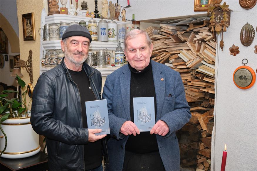 Autor Martin Franz Neuberger und Verleger Gerhard Egermann präsentierten den neuen Zicksee-Krimi „Luftschlösser“.