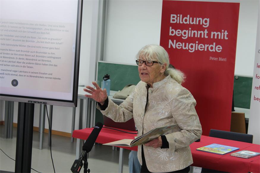 Autorin Jutta Treiber. Zu Gast beim Vorlesetag an der Privaten Pädagogischen Hochschule Burgenland. 