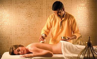 Ayurveda-Behandlungen konzentrieren sich darauf, Ungleichgewichte im Körper zu korrigieren. Im Larimar sorgen Ärzte, Therapeutinnen und Yogis für mehr Wohlbefinden. 