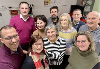 BLOP!-Team bei der Jahresklausur. Dietmar Csitkovics, Richard Wolfram, Maria Mayr-Toth, Sonja Csitkovics, Liza Hausmann-Farkas, Josef Buchinger, Marion Fasching, Frank Pfnier, Barbara Buchinger und Alfred Liebmann.