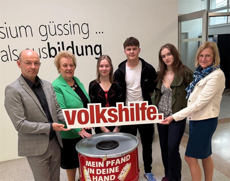 BORG Direktor Robert Antoni, Präsidentin der Volkshilfe Burgenland Verena Dunst, 2. Antonia Stranzl, Philipp Brünner, Sophie Stipsits und Schulqualitätsmanagerin Martina Bugnits präsentierten das Projekt.
