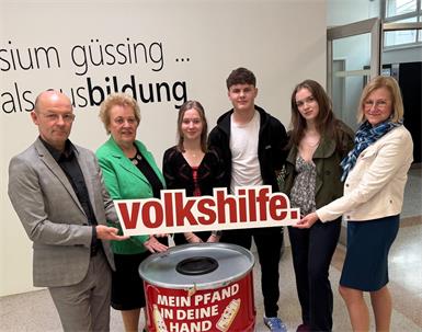 BORG Direktor Robert Antoni, Präsidentin der Volkshilfe Burgenland Verena Dunst, 2. Antonia Stranzl, Philipp Brünner, Sophie Stipsits und Schulqualitätsmanagerin Martina Bugnits präsentierten das Projekt.