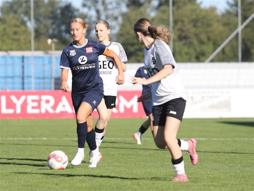 Viele Ausfälle, viel Kampfgeist bei MSV und Bad Sauerbrunn Bad Sauerbrunns Kapitänin Isabella Halbauer (l.) fehlt ihrem Team derzeit angeschlagen.