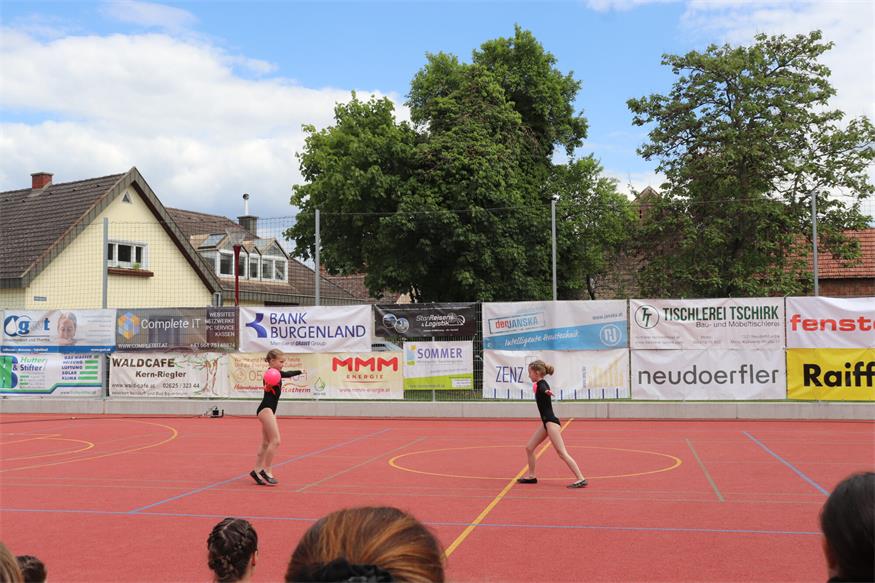 Akrobatisch: Schauturnen der „Sportunion Neudörfl Sektion Gymnastik“