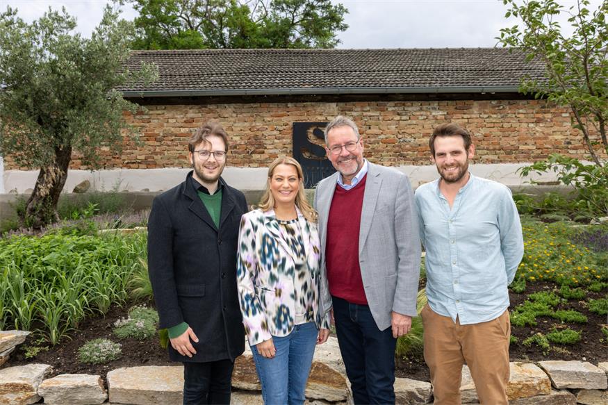 Bayreuth trifft Burgenland. Laurens von Assel (Vorsitzender, Richard Wagner Verband Bayreuth), Landesrätin Daniela Winkler, Stefan Specht (Stadtrat, CSU Fraktionsvorsitzender Bayreuth), Stefan Zwickl (Steppenduft, Frauenkirchen)