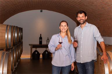 Beatrice Welkovics und Winzer Christian Haider