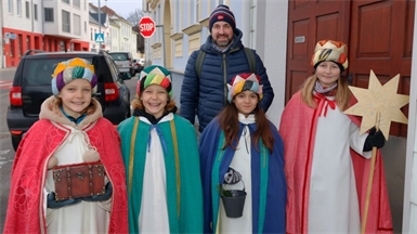 Begleitperson Andreas Schwentenwein sammelte mit seiner Gruppe in der Mattersburger Bahnstraße Spendengelder für Hilfsprojekte in Tansania.