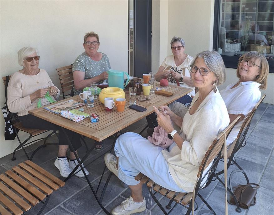 Bei Tamara Oswald in St. Georgen trifft sich regelmäßig eine begeisterte Handarbeitsgruppe.