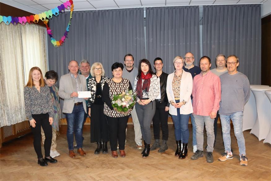 Bei der Generalversammlung. Bürgermeister Andreas Tremmel, Vize Natascha Thurner sowie Gemeindevorstand Katharina Thrackl bedankten sich bei den ausgeschiedenen Vorstandsmitgliedern und wünschten den neu gewählten alles Gute. 