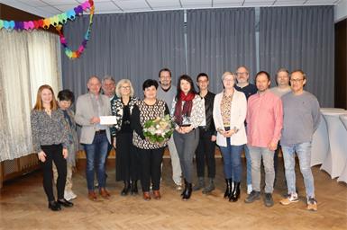 Bei der Generalversammlung. Bürgermeister Andreas Tremmel, Vize Natascha Thurner sowie Gemeindevorstand Katharina Thrackl bedankten sich bei den ausgeschiedenen Vorstandsmitgliedern und wünschten den neu gewählten alles Gute. 