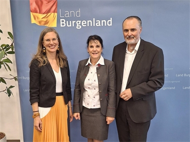 Bei der Regierungsklausur. Landeshauptmann Hans Peter Doskozil und Landeshauptmann-Stellvertreterin Anja Haider-Wallner mit der ärztlichen Direktorin der Klinik Oberwart, Veronika Matzi (M.).