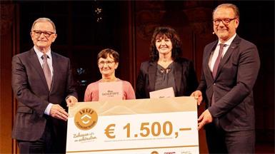 Bei der Verleihung. Wirtschaftkammer Österreich-Generalsekretär Karlheinz Kopf, Ana Frent, Marija Kovac und Wirtschaftskammer Österreich-Fachverbandsobmann Andreas Herz (v. l.). 
