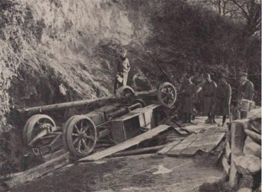 Bei einem Absturz eines Transportfahrzeuges bei Pinggau kamen elf Soldaten ums Leben, die 19 anderen wurden verletzt.
