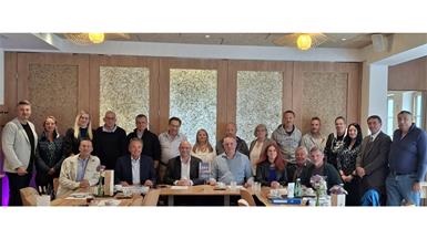 Beim Bezirksparteitag. Mattersburgs Stadtparteiobmann Mattersburg Sascha Gerdenitsch, Sandra Fresser, Sabrina Steidl, Landesgeschäftsführer LAbg. Rudolf Smolej, Gerald Platzer, Gerhard Habicher, Andrea Kalisch, Robert Kalisch, Claudia Maierhofer-Drobilits, Helmut Köppel, Bezirksgeschäftsführer Mario Ganzi, Christine Köppel, Melanie Waldmann, Bezirksschriftführer Karl Drobilits, Wilhelm Fettinger (hinten, v.l.), Bezirksparteiobmannstellvertreter Markus Kraly, Landesrat a.D. Gabriel Wagner, Bezirksparteiobmann LAbg. Sandro Waldmann, Landesparteiobmann NAbg. Alexander Petschnig, LAbg. Michelle Whitfield, Paul Mersich und Bezirkskassier Johannes Galhofer.