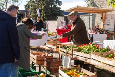 Beim Markt der Erde werden Bio-Produkte aus einer Entfernung von maximal 40 Kilometern angeboten. So bleibt der CO2-Fußabdruck gering.
