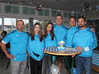 Beim Oktoberfest des ASKÖ Weppersdorf: Jürgen Böhm, Hannah Böhm, Lia Böhm, Obmann Peter Raab, Klaus Bertha und Manuel Buranich.