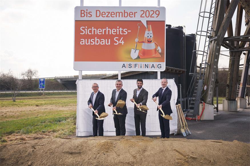 Beim Spatenstich: ASFINAG-Bau-Geschäftsführer Alexander Walcher, SPÖ-Landesrat Dorner, FPÖ-LH-Vize Landbauer und Vorstand Hufnagl.