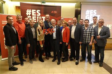 Beim Wahlkampauftakt im Bezirk. Bernd Rehberger, Alfred Peterszel, Hannes Stampf, Thomas Priedl, Günter Unger, Hermine Supper-Schlögl, Gerhard Michalitsch, Michael Mohl, Katharina Supper, Uwe Weidinger, Bettina Koller, Christian Wiedenhofer, Matthias Rehrl, Harald Rathmanner, Dominik Renhofer, Rene Baumgartner und Erich Mauersics. 