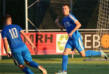 Benni Knessl (r.) erzielte den Führungstreffer für Bad Sauerbrunn beim 2:0-Sieg in Weppersdorf. 
