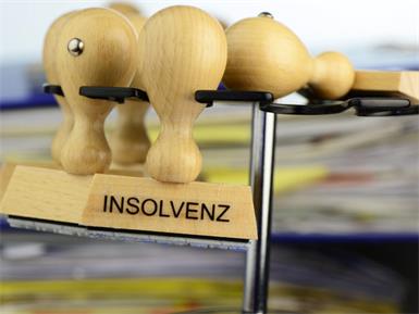 Bereits im Juli 2025 war ein Insolvenzverfahren eröffnet worden. Dieses wurde nach Annahme eines Sanierungsplans wieder aufgehoben. Nun ist erneut Zahlungsunfähigkeit eingetreten.
