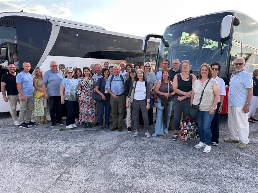 Bereits zum vierten Mal organisierte der ÖAAB-Unterfrauenhaid die Busfahrt zu den Seefestspielen.